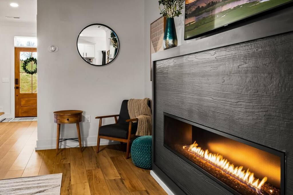 *Dog Friendly*Modern Home-Minutes To Dollywood, Gatlinburg, Smoky Mountains & Pigeon Forge! Екстер'єр фото