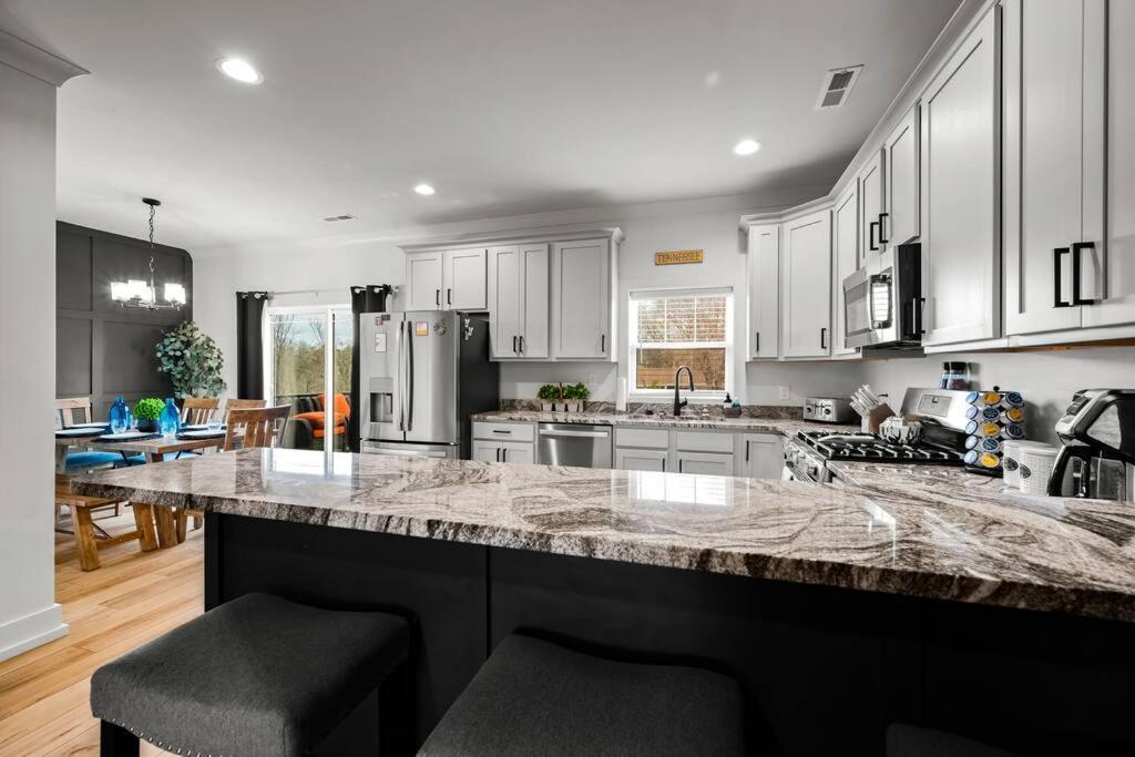 *Dog Friendly*Modern Home-Minutes To Dollywood, Gatlinburg, Smoky Mountains & Pigeon Forge! Екстер'єр фото